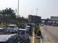 
      
      Traffic jam at DND flyway as Delhi borders open 
      
      