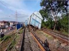 
      
      Goods train derails in Visakhapatnam
      
      