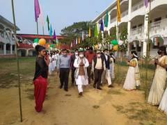
      
      Modi govt gave respect, honour to Netaji, iconic tableau...
      
      