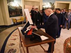 
      
      Trump gifts cricket bat to Khan, accepts invite to visit Pak
      
      