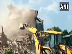 
      
      UP: Vehicle with animal remains set ablaze
      
      