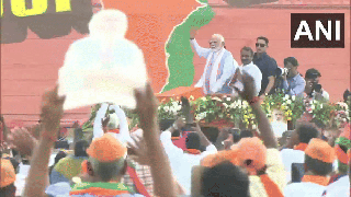 
      
      TN: PM Modi arrives at closing ceremony of 'En Mann Ek Makkal'
      
      