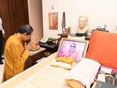
      
      Maharashtra: Uddhav Thackeray pays tribute to Balasaheb...
      
      