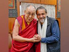 
      
      Vivek Wadhwa thanks Dalai Lama for his humanitarian efforts
      
      