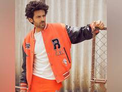 
      
      Kartik Aaryan enjoys football amid Mumbai rains
      
      