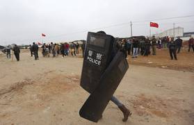
      
      Civil unrest in China: Migrant workers protest in Zhejiang,...
      
      