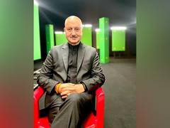
      
      Anupam Kher shares candid video with Satish Kaushik
      
      