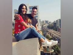 
      
      Akshay Kumar, Katrina Kaif grab eyeballs with uber-cool dance...
      
      