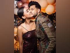 
      
      Tejasswi Prakash shares fun video with Karan Kundrra's mother
      
      