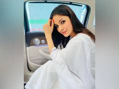 
      
      Shehnaaz Gill enjoys sunset on a yacht
      
      