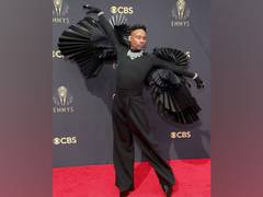 
    Billy Porter brings his signature dramatic flair to Emmys 2021
    