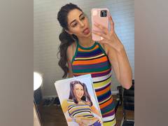 
      
      Ananya Panday twinning with Karisma Kapoor in this BTS picture 
      
      