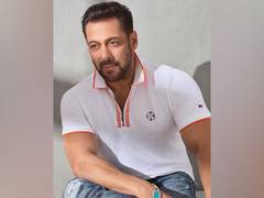 
      
      'Tiger bhi zinda hai, saanp bhi zinda hai', Salman Khan opens...
      
      