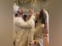 
      
      Ranbir Kapoor, Alia Bhatt raise a toast post their wedding
      
      