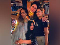 
      
      Kareena Kapoor Khan, Malaika Arora, Amrita Arora extends...
      
      