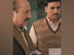 
      
      Anil Kapoor wishes '36 more years' to Anupam Kher who...
      
      