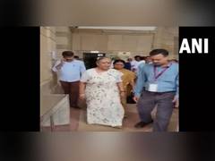 
      
      VP Polls2022:  Oppn nominee Margaret Alva reaches Parliament
      
      