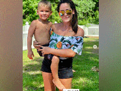 
      
      Jenelle Evans, David Eason reunite with kids to celebrate son...
      
      