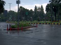 
      
      Light rain lashes Delhi, IMD forecasts thunderstorms, gusty winds
      
      