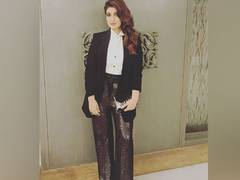 
      
      Twinkle Khanna shares picture of intriguing auto and you...
      
      