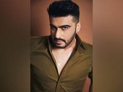 
      
      Arjun Kapoor feels proud over sister Anshula's first award
      
      