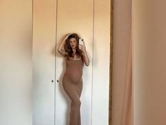 
      
      Rosie Huntington-Whiteley shows off baby bump as she nears...
      
      