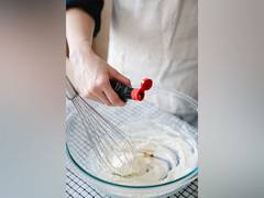 
      
      Vanilla essence or pure vanilla extract, which is better?
      
      