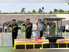 
      
      Outgoing President Kovind pays homage to Mahatma Gandhi 
      
      