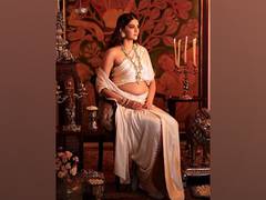 
      
      Sonam Kapoor adds royal touch to her maternity fashion
      
      