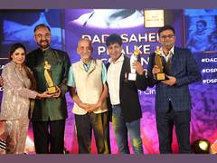 
      
      Poonam Jhawer has won the YouTube Icon of the Year
      
      