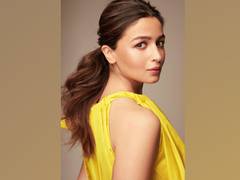 
      
      Alia Bhatt exudes pregnancy glow in comfy yellow dress 
      
      