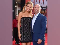 
      
      Chrishell Stause explains why she and Jason Oppenheim broke up
      
      