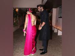 
      
      Arjun Kapoor says ladylove Malaika Arora makes him happy
      
      
