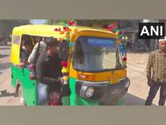
      
      UP police officials seize autorickshaw carrying 27 passengers
      
      