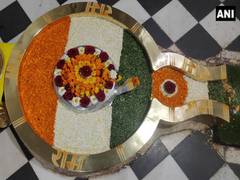 
      
      R-Day: 'Shivalinga' at Rishikesh Temple adorned with tricolour
      
      