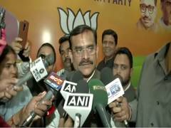 
      
      BJP leader VD Sharma welcomes Scindia in party
      
      
