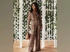 
      
      Priyanka Chopra attends Wimbledon Women's Singles finals,...
      
      