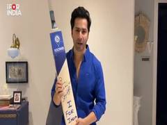 
      
      Varun Dhawan performs to 'Mile Sur' for 'I For India' concert
      
      