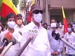 
      
      Vatal Nagaraj protests outside K'taka minister's residence...
      
      