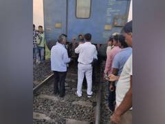 
      
      Visakha Express engine gets detached from bogies in Andhra
      
      