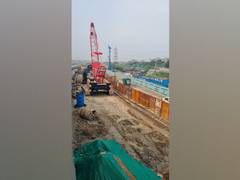 
      
      Delhi Metro builds the first of its kind flyover cum Metro...
      
      