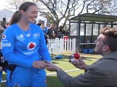 
      
      Amanda Wellington's boyfriend proposes her after match victory
      
      