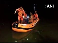
      
      WB: 2 dead, 7 missing after boat capsizes in Malda 
      
      