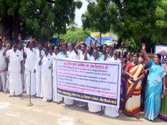 
      
      Rameswaram fishermen protest against Sri Lankan Navy attacks
      
      