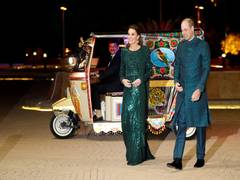 
      
      Kate Middleton, Prince William arrive for dinner at Pak's...
      
      