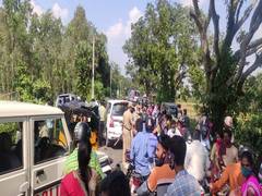 
      
      Andhra speaker safe after vehicle meets with minor accident
      
      