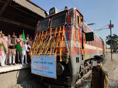 
      
      Carrying 180-tonne onions, Western Railway's first Kisan Rail...
      
      