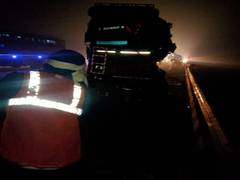 
      
      3 killed, 6 injured in road mishap on Agra-Lucknow expressway
      
      