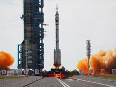 
      
      Three Chinese astronauts return to Earth
      
      