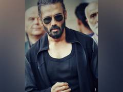 
      
      Suniel Shetty gives a glimpse of his 'best role' 
      
      